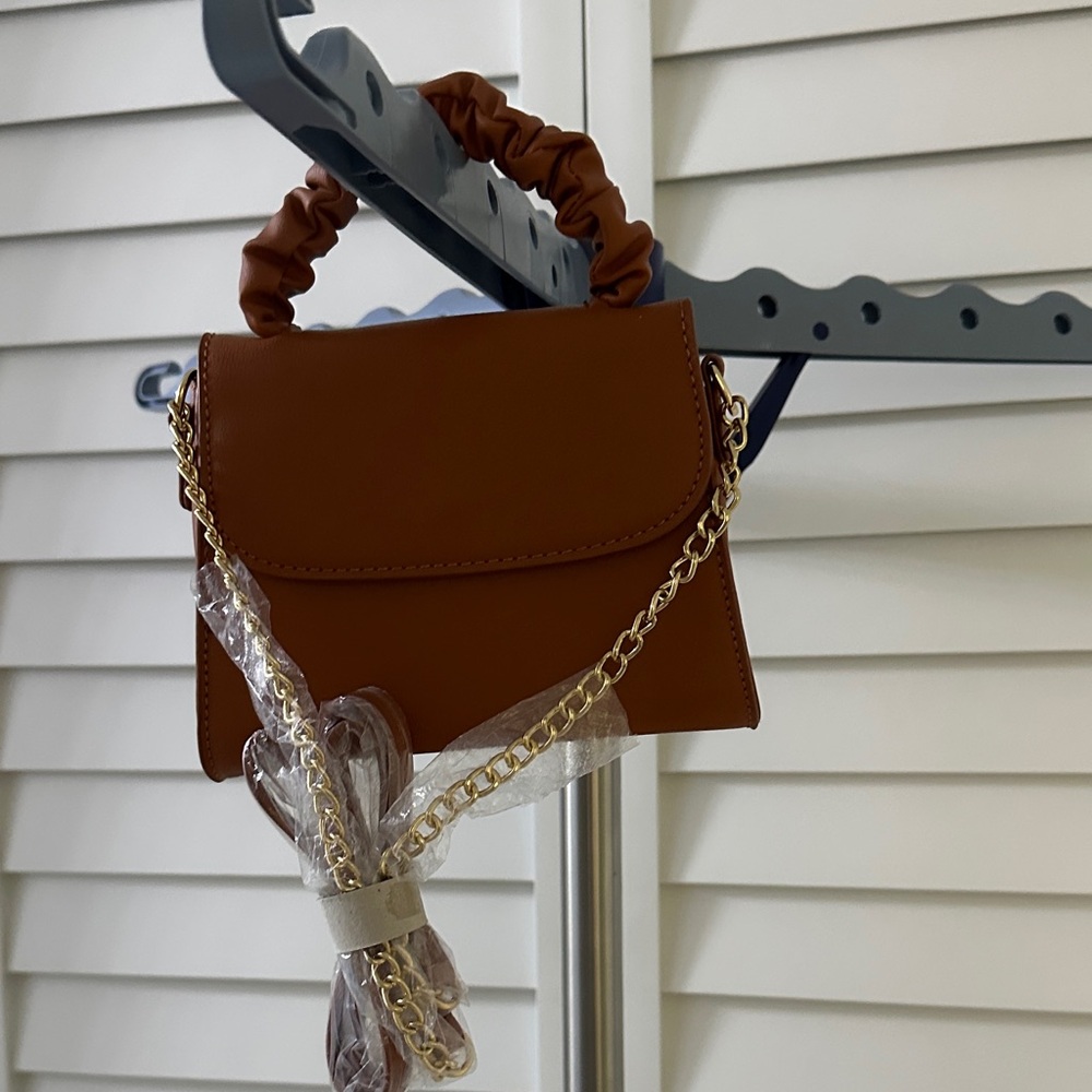 Elegant Brown “Cognac” Handbag with Gold Chain
